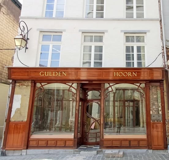Hôtel "De Gulden Hoorn" — Grand Place de Halle